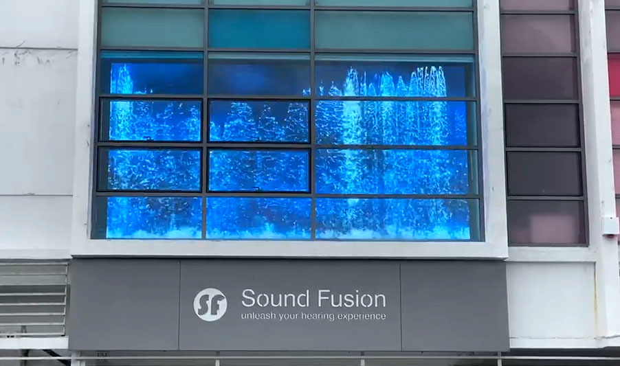 马来西亚正发光透明屏